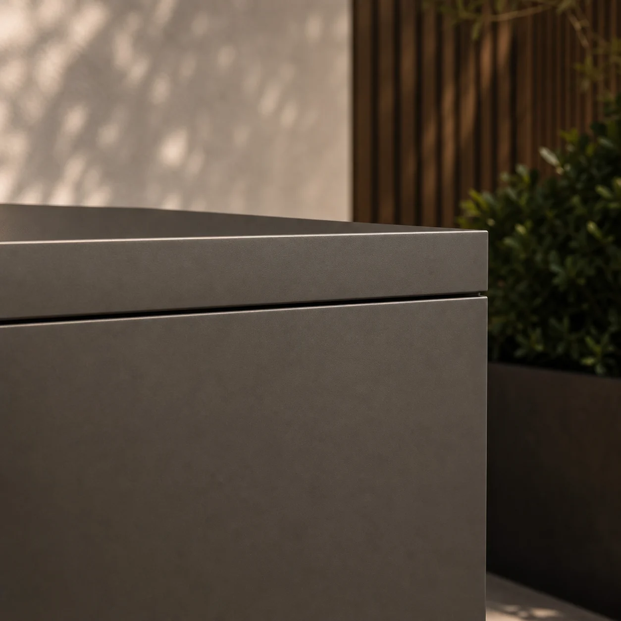 LINEA Aufbewahrungsbox – architektonische Outdoor-Polsterbox aus Edelstahl – Bild 4