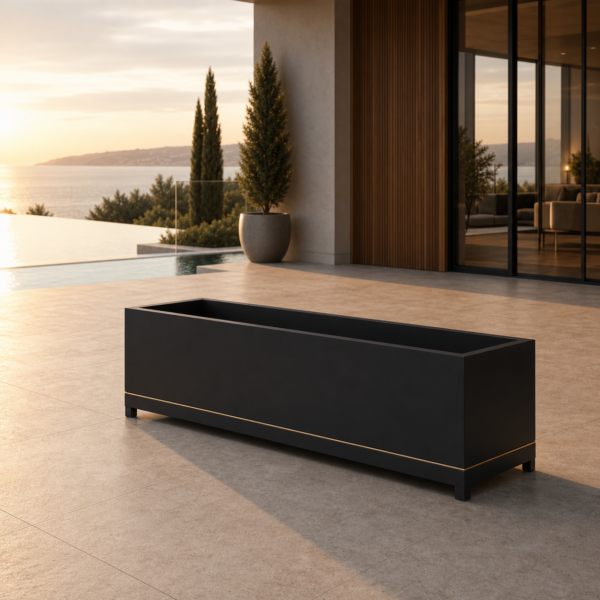 SIGNATURE Pflanzentrog – architektonisches Outdoor-Pflanzgefäß mit Goldakzenten